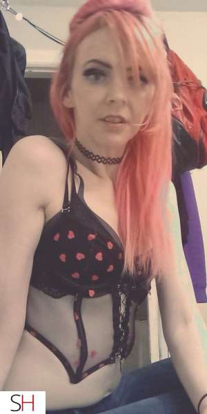 29 year old Caucasian Escort in Winnipeg BlueEyes SexxiReddHair