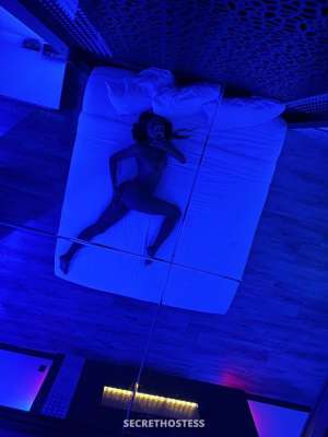 Top tier slim 25 year old Escort in Fayetteville AR