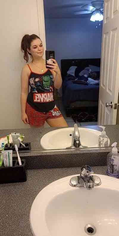 25 year old White european Escort in Hays KS im available