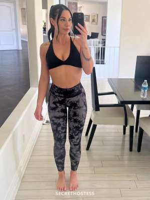 25 year old Hispanic Escort in Winnipeg I'm new in town and looking for regulars and even some 