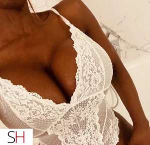 24 year old Asian Escort in Montreal Bluemoon vip - massages erotiques