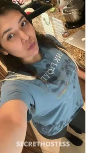 Hot new sexy latina in town for one night call me si hablo 22 year old Escort in Bakersfield CA