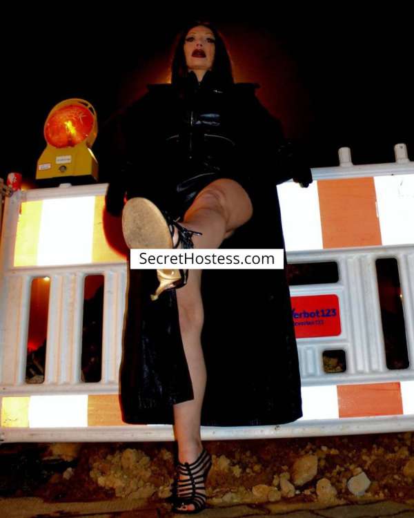 Mistress-O 29Yrs Old Escort Size 10 50KG 166CM Tall Berlin Image - 1