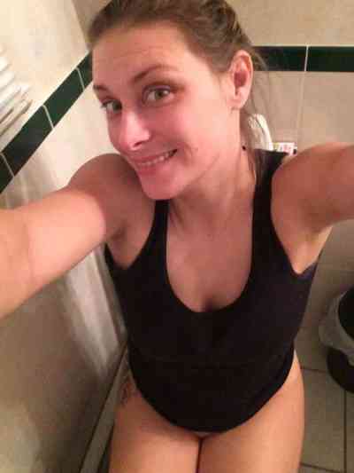 32 year old Escort in Hollywood FL Mind you both incall and outcall service allowed
