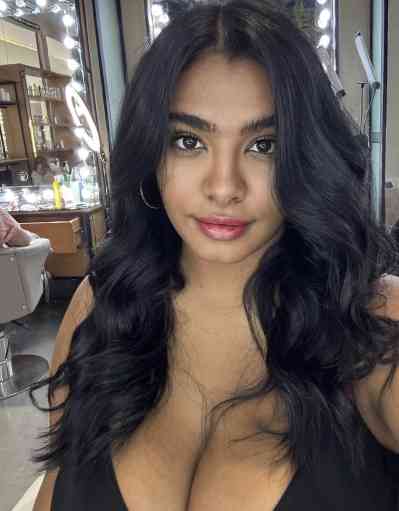 32 year old Mexican Escort in Canoga Park CA Thick woman