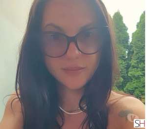 Beatrice. I love party .I'm 100%real, Independent 35 year old Escort in West Sussex