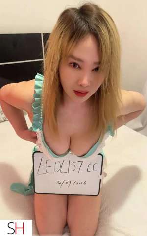 20 year old Asian Escort in Niagara Region Kiss each other's whole body