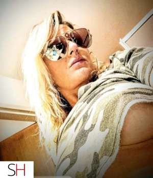 30 year old Caucasian Escort in Windsor Sweet and sassy ready to tease and please