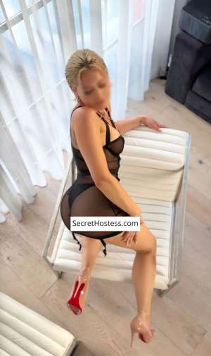 39 year old Caucasian Escort in East Melbourne Melbourne Naomi Noir