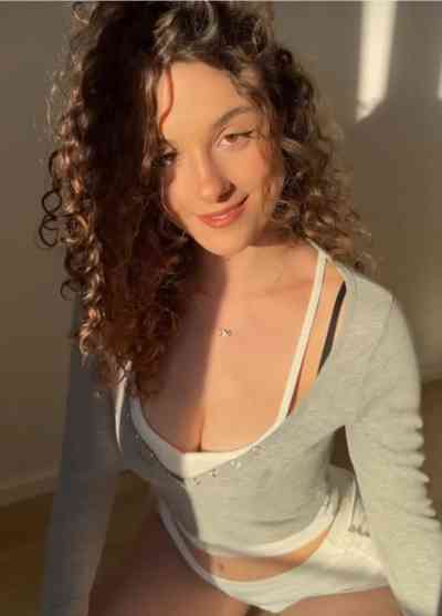 26 year old Escort in Nashville IL I’m a female masseuse