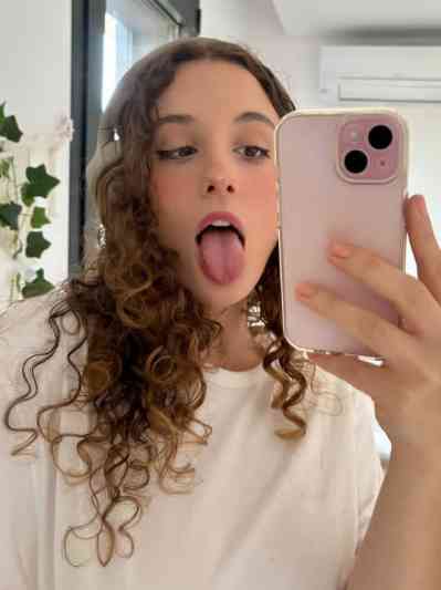 26 year old Escort in Cupertino CA I’m a female masseuse