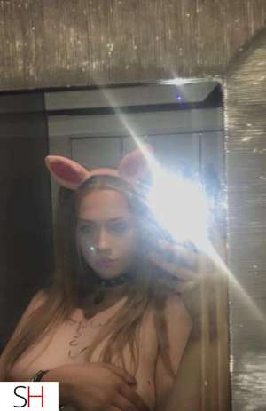 24 year old Caucasian Escort in Calgary ........ ....... Caucasian