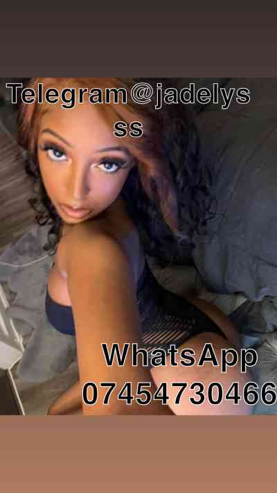 25Yrs Old Escort Size 10 150KG 50CM Tall Canary Wharf Image - 0