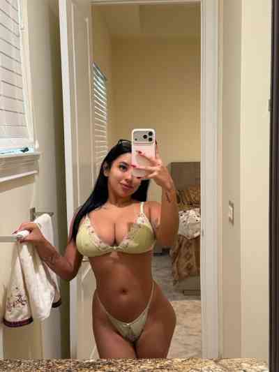 28 year old Escort in Abilly I’m available for hook and body massage