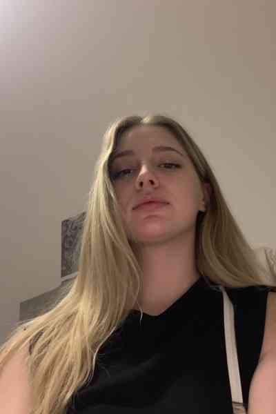 27 year old Escort in Apopka FL Available to link up, day/ night services.. Signal : xxxx-