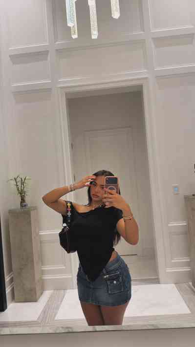 23 year old Escort in Naples FL Hello I am Isa 👋🏻, a Licensed masseuse