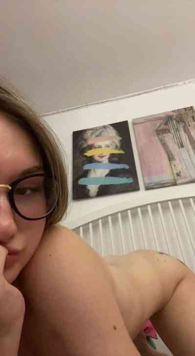 27 year old Escort in Surrey I’m available for hookup for your needs hit me up on my