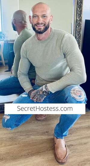 Drake 40 year old Escort in Gold Coast