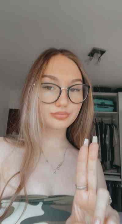 27 year old Escort in Casselman I’m available for hookup for your needs hit me up on my