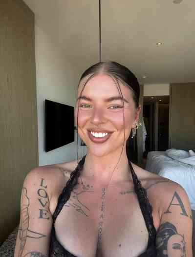 26 year old Caucasian Escort in Apple Valley CA Hook up and massage