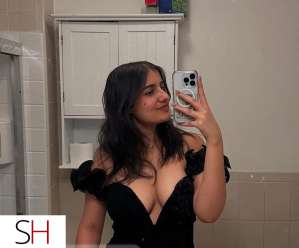 Komal kaur available in your town for escort service 24 year old Escort in Winnipeg