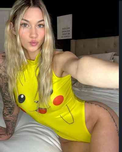 28 year old Escort in Springfield IL Craving more than just good vibes. Flirty, warm, and ready 