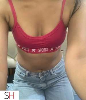 I'm available for online Services 24 year old Escort in Brampton