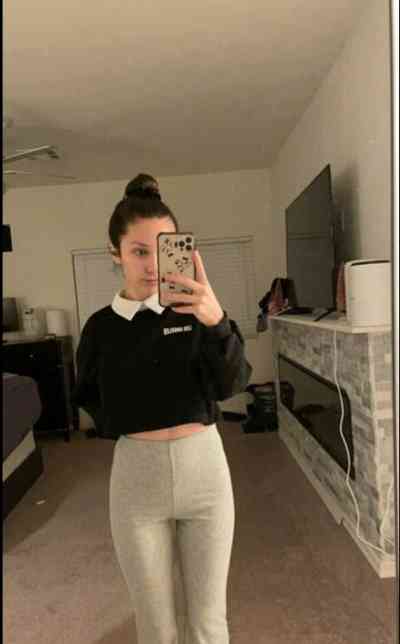 23 year old British Escort in Bedford Mmmmm add me