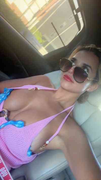 27 year old Escort in Spruce Grove I’M JUST A MESSAGE AWAY! SHOOT ME A WhatsApp xxxx-xxx-xxx 